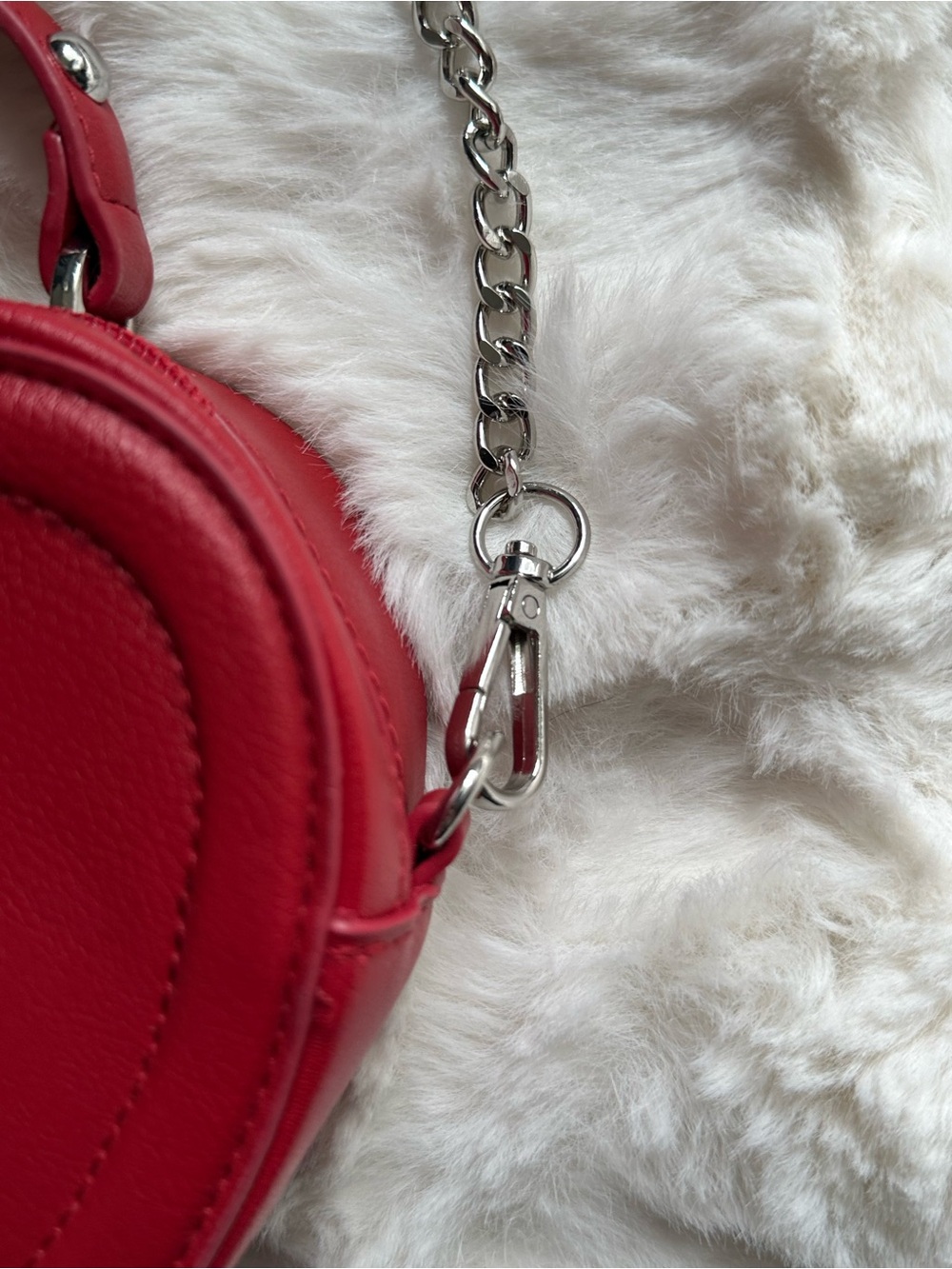 NWOT Doll’s Punk Red Heart Stylish Essential Bag - Women's Fashion Handbag - Picture 3 of 3
